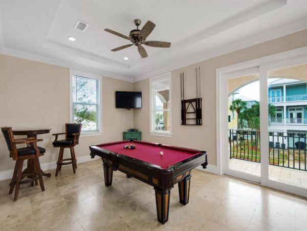 Large Eight Bedroom Family Vacation Rental