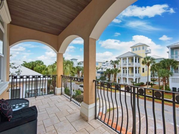 Large Eight Bedroom Family Vacation Rental