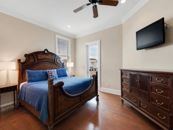Large Eight Bedroom Family Vacation Rental