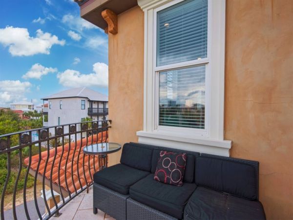 Large Eight Bedroom Family Vacation Rental