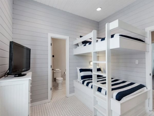 Large Eight Bedroom Family Vacation Rental