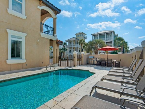 Large Eight Bedroom Family Vacation Rental