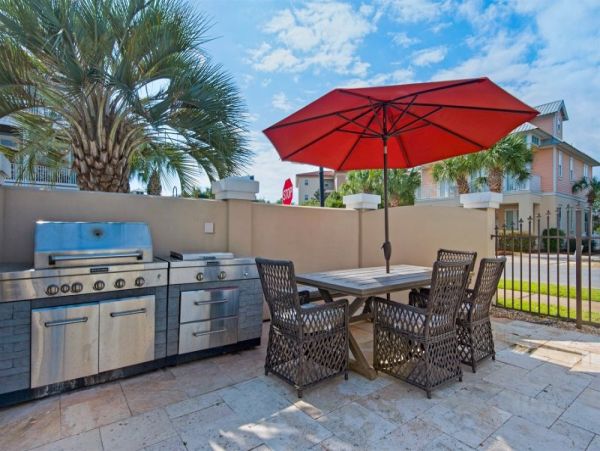 Large Eight Bedroom Family Vacation Rental