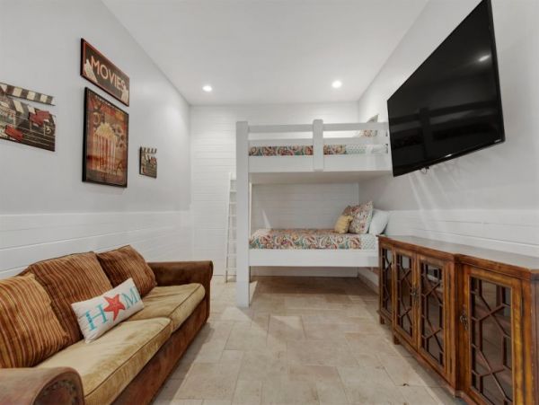 Large Eight Bedroom Family Vacation Rental