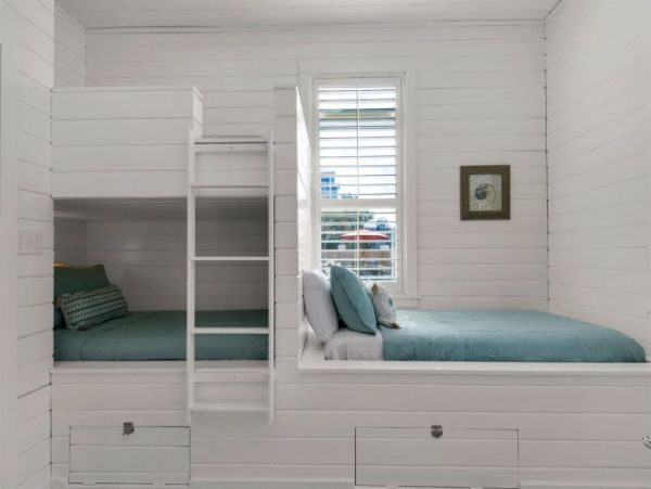 Large Eight Bedroom Family Vacation Rental