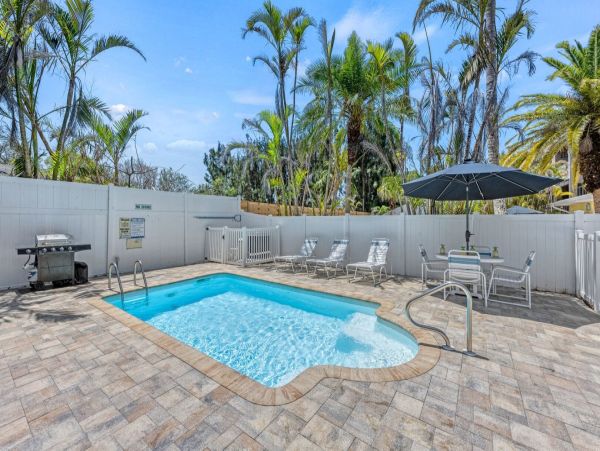Siesta Key Walk to Beach Vacation Rental Home 3 Bedrooms