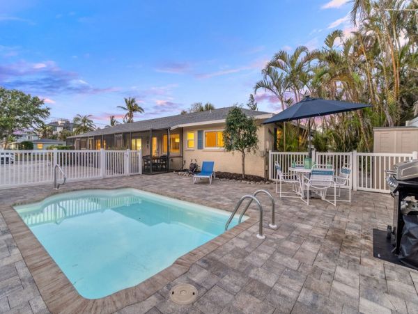 Siesta Key Walk to Beach Vacation Rental Home 3 Bedrooms