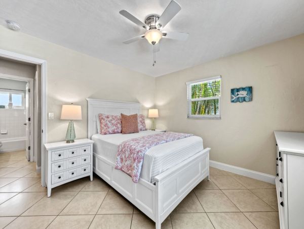Siesta Key Vacation Rentals - Crescent Beach Luxury Homes with Pool