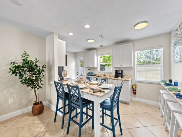 Siesta Key Vacation Rentals - Crescent Beach Luxury Homes with Pool
