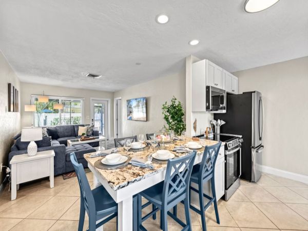 Siesta Key Vacation Rentals - Crescent Beach Luxury Homes with Pool
