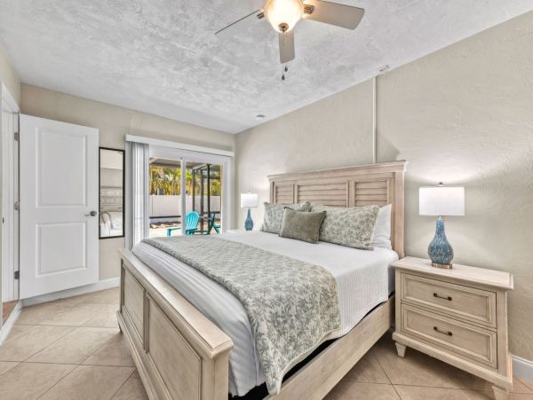 Siesta Key Vacation Rentals - Crescent Beach Luxury Homes with Pool