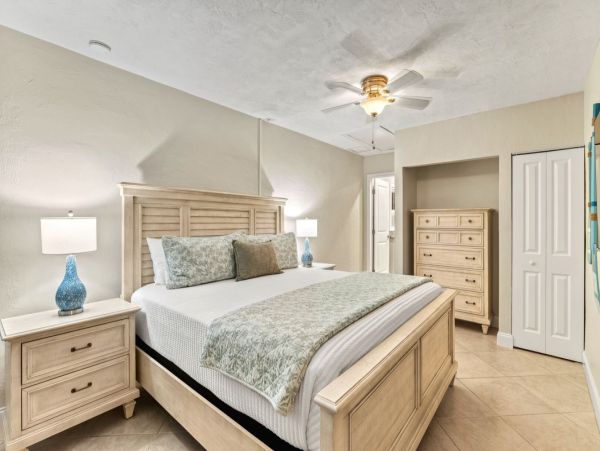 Siesta Key Vacation Rentals - Crescent Beach Luxury Homes with Pool