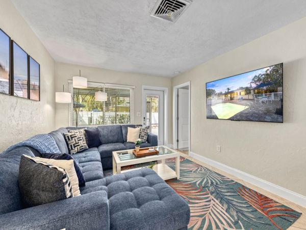 Siesta Key Vacation Rentals - Crescent Beach Luxury Homes with Pool