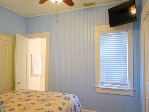 Renovated Anna Maria Historical Cottage- New Private Pool