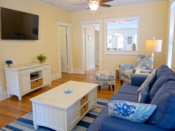 Renovated Anna Maria Historical Cottage- New Private Pool