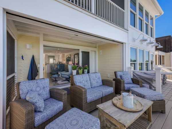 This Amazing Beach Rental Enjoys Magnificent Beach Views