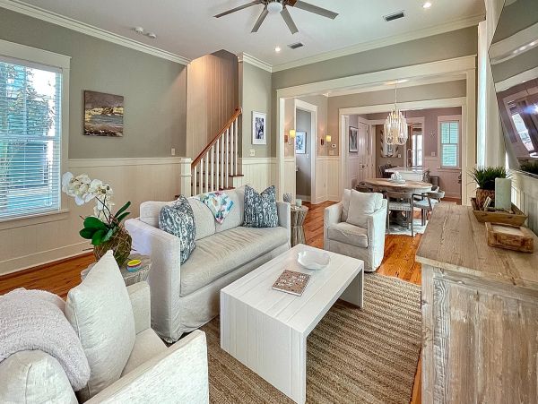 Beautiful 4 Bedroom Luxury Home Sleeps 6 Guests