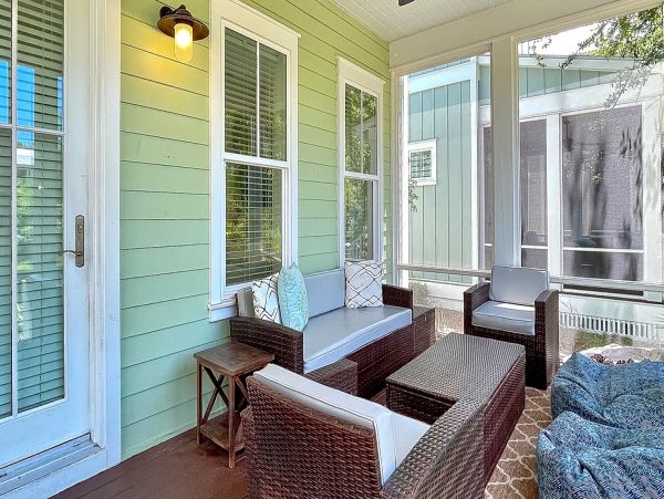 Beautiful 4 Bedroom Luxury Home Sleeps 6 Guests