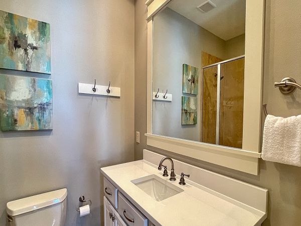 Beautiful 4 Bedroom Luxury Home Sleeps 6 Guests