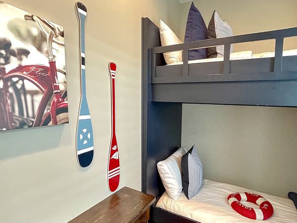 Beautiful 4 Bedroom Luxury Home Sleeps 6 Guests