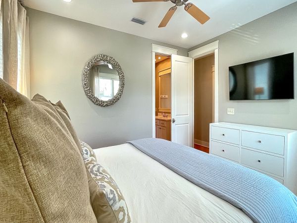 Beautiful 4 Bedroom Luxury Home Sleeps 6 Guests