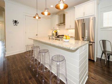 Kitchen with Breakfast Bar