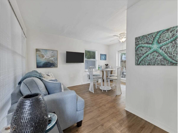 Siesta Key Beach Cottage 150 Yards to the Beach