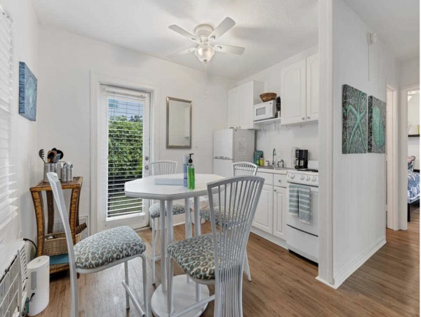 Siesta Key Beach Cottage 150 Yards to the Beach