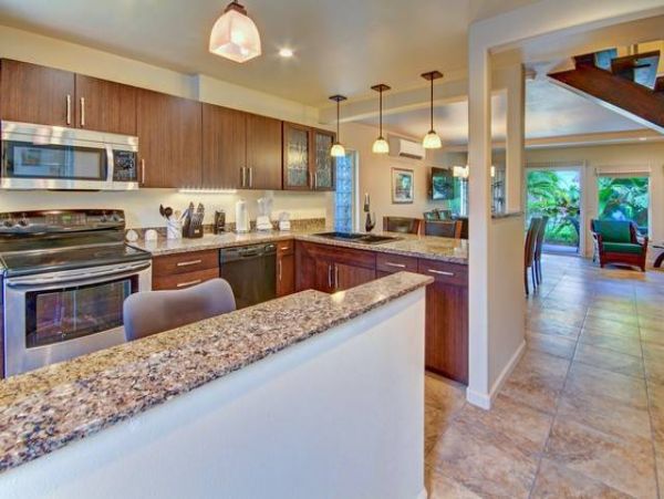 Lahaina Vacation Condo on Beach- Two Bedrooms Three Bathroom