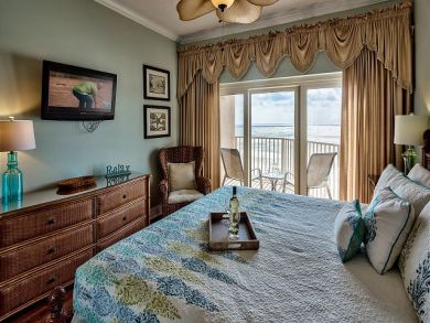 Miramar Beach Vacation Condo sleeps 7
