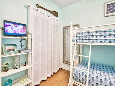 Miramar Beach Vacation Condo sleeps 7