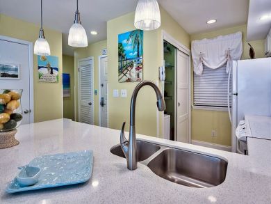 Miramar Beach Vacation Condo sleeps 7