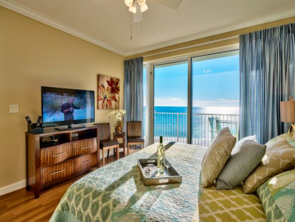 Panama Beach Vacation Condo Sleeps Ten Guests.