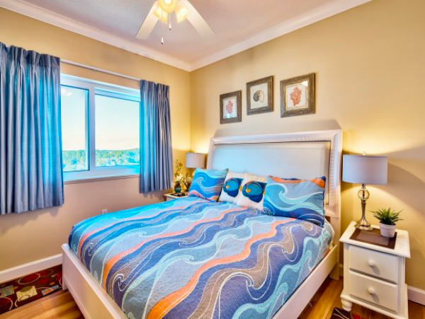 Panama Beach Vacation Condo Sleeps Ten Guests.