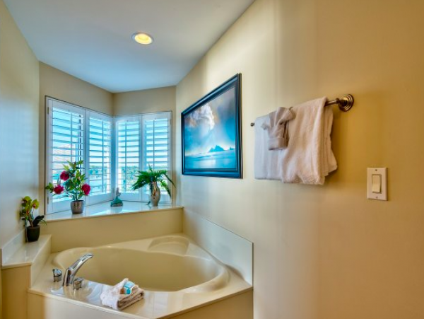 Panama Beach Vacation Condo Sleeps Ten Guests.