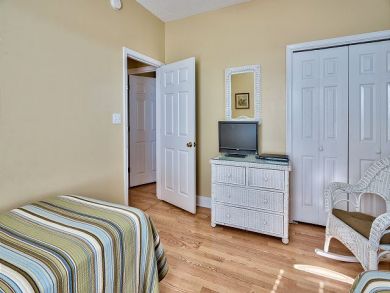 Destin Beach Home Vacation Rental with Three Bedrooms- 10 Destin Beach Home Vacation Rental with Three Bedrooms- 10