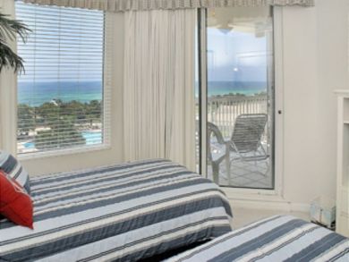 Destin Beachfront Two Bedroom Rental  with Gulf Views