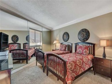 Bedroom - Twin beds