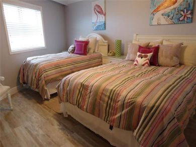 Bedroom - Queen and Twin beds