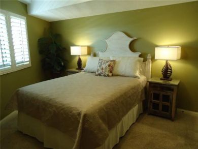 Bedroom - Queen bed Bedroom - Queen bed