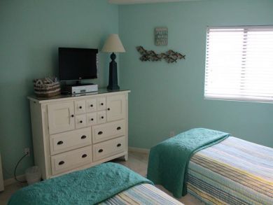 Bedroom -Twin beds