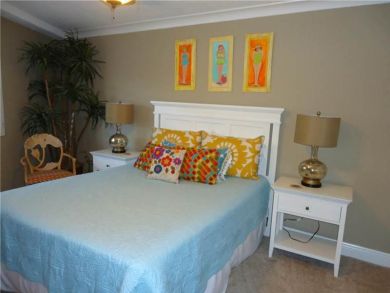 Bedroom - Queen bed Bedroom - Queen bed