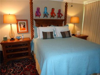 Bedroom - Queen bed Bedroom - Queen bed