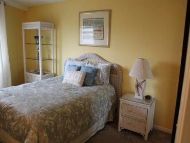Bedroom - Queen bed