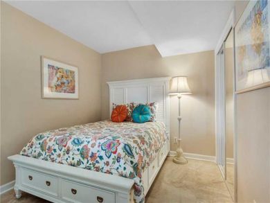 Bedroom - Queen bed