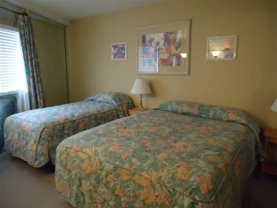 Bedroom - Queen and Twin beds