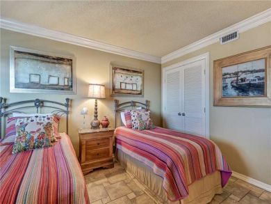Bedroom - Twin beds