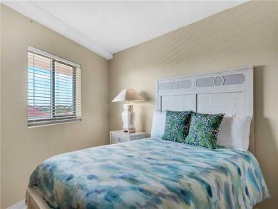 Bedroom - Queen bed Bedroom - Queen bed