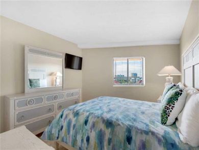 Bedroom - Queen bed Bedroom - Queen bed