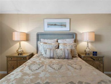 Bedroom - Queen bed Bedroom - Queen bed